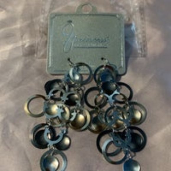 Earrings - Picture 1 of 2